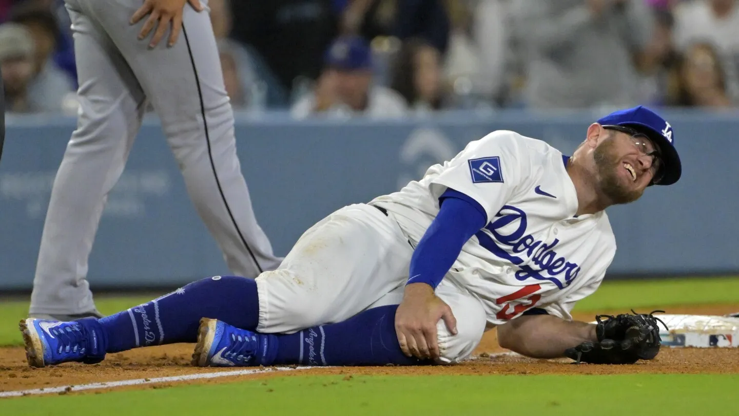 Max Muncy Dodgers Cedera Saat Menangkap Michael A. Taylor dari White Sox