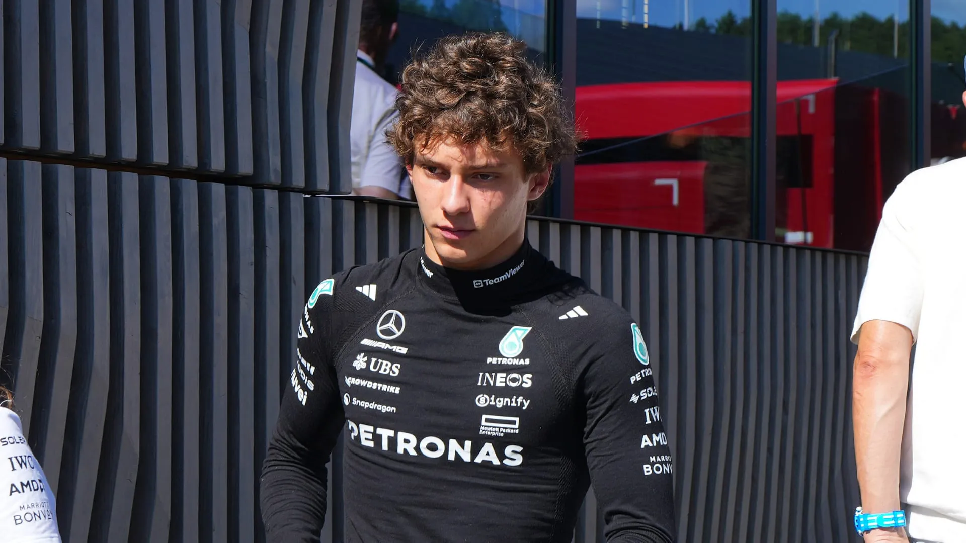 Antonelli Dihukum Penalti Grid Akibat Bentrokan dengan Verstappen