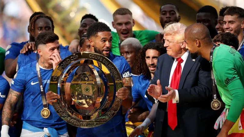 Hari Penuh Peristiwa Donald Trump di Final Piala Dunia Antarklub: Dicemooh, Merayakan dengan Chelsea, dan Medali Pemenang