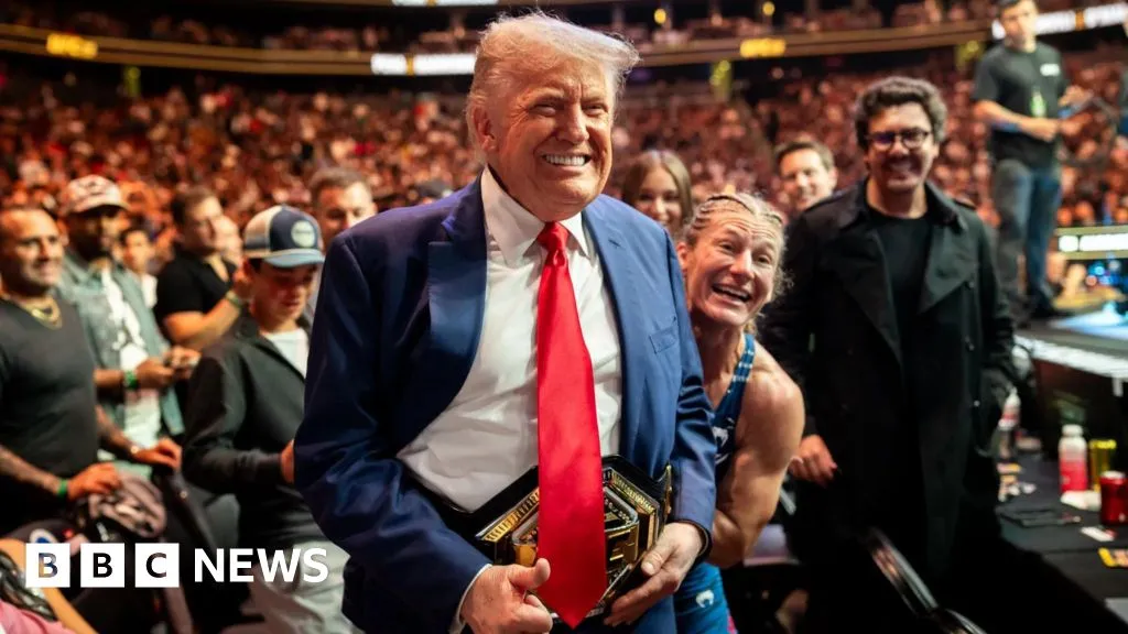 Gedung Putih akan menjadi tuan rumah pertarungan UFC, kata Presiden AS Donald Trump